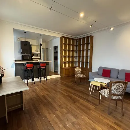 Spacious T2 Near The Chateau De * Caen