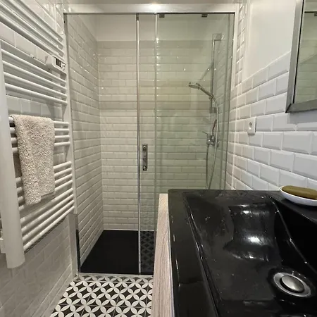 Spacious T2 Near The Chateau De Apartment Caen